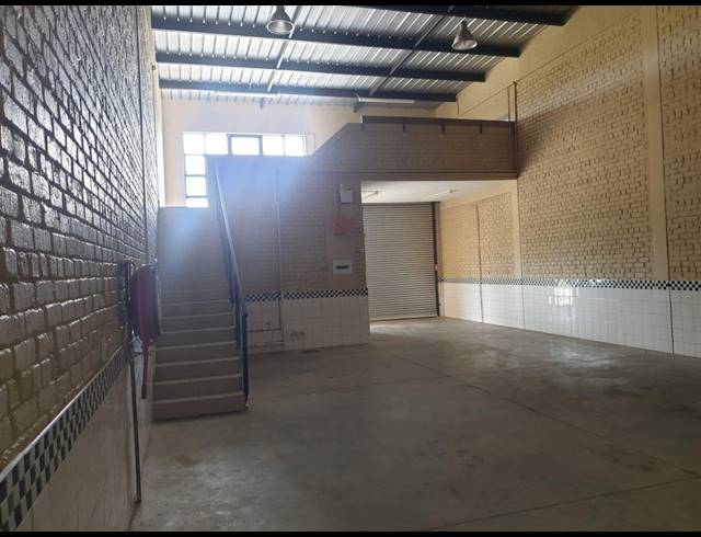 167M² WAREHOUSE TO LET IN POMONA